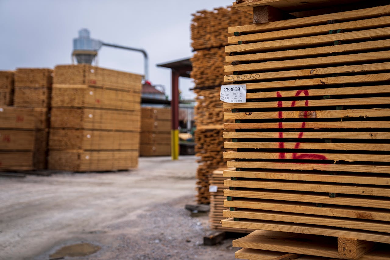 Bretterstapel im Sägewerk